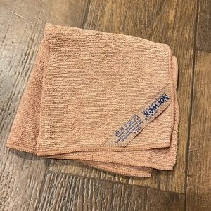 NWOT Norwex Body Cloth with BacLock, Brown